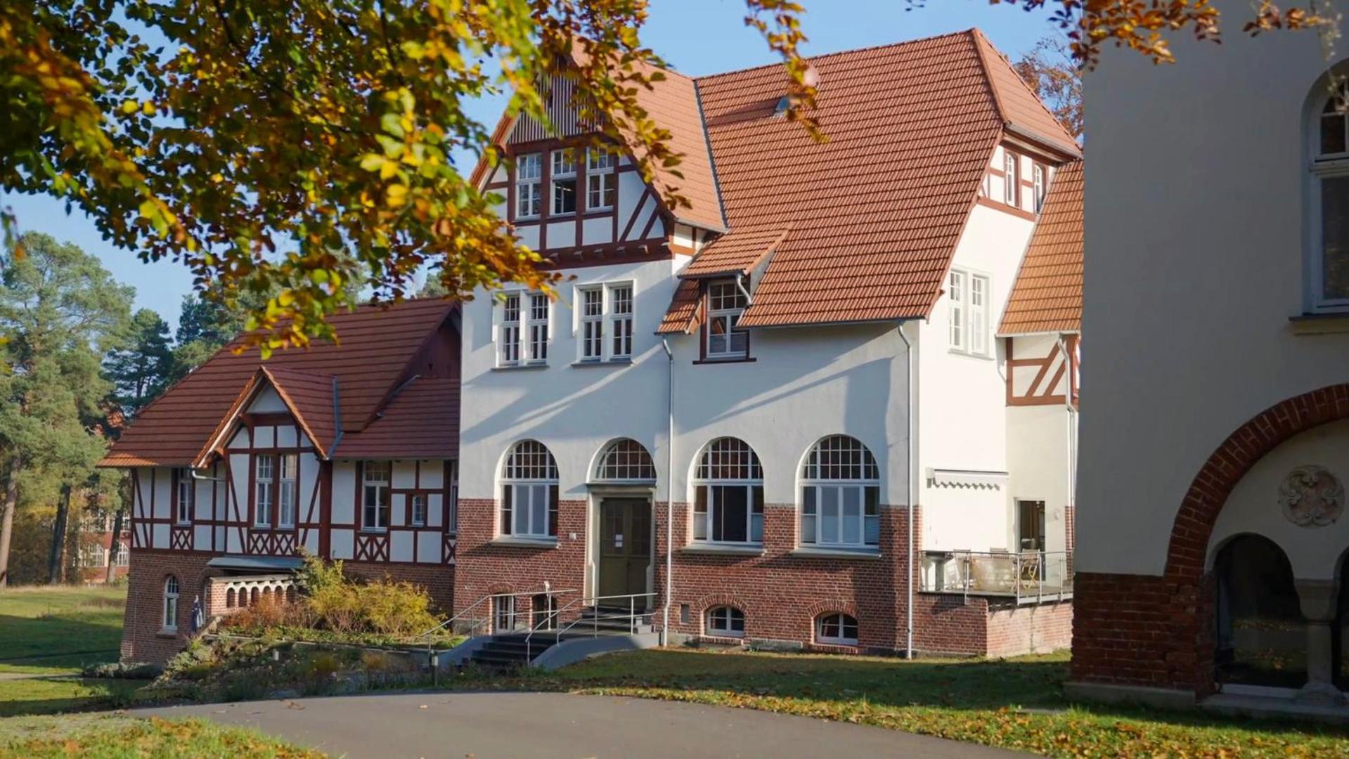 Parkresidenz Lychen, 9 *